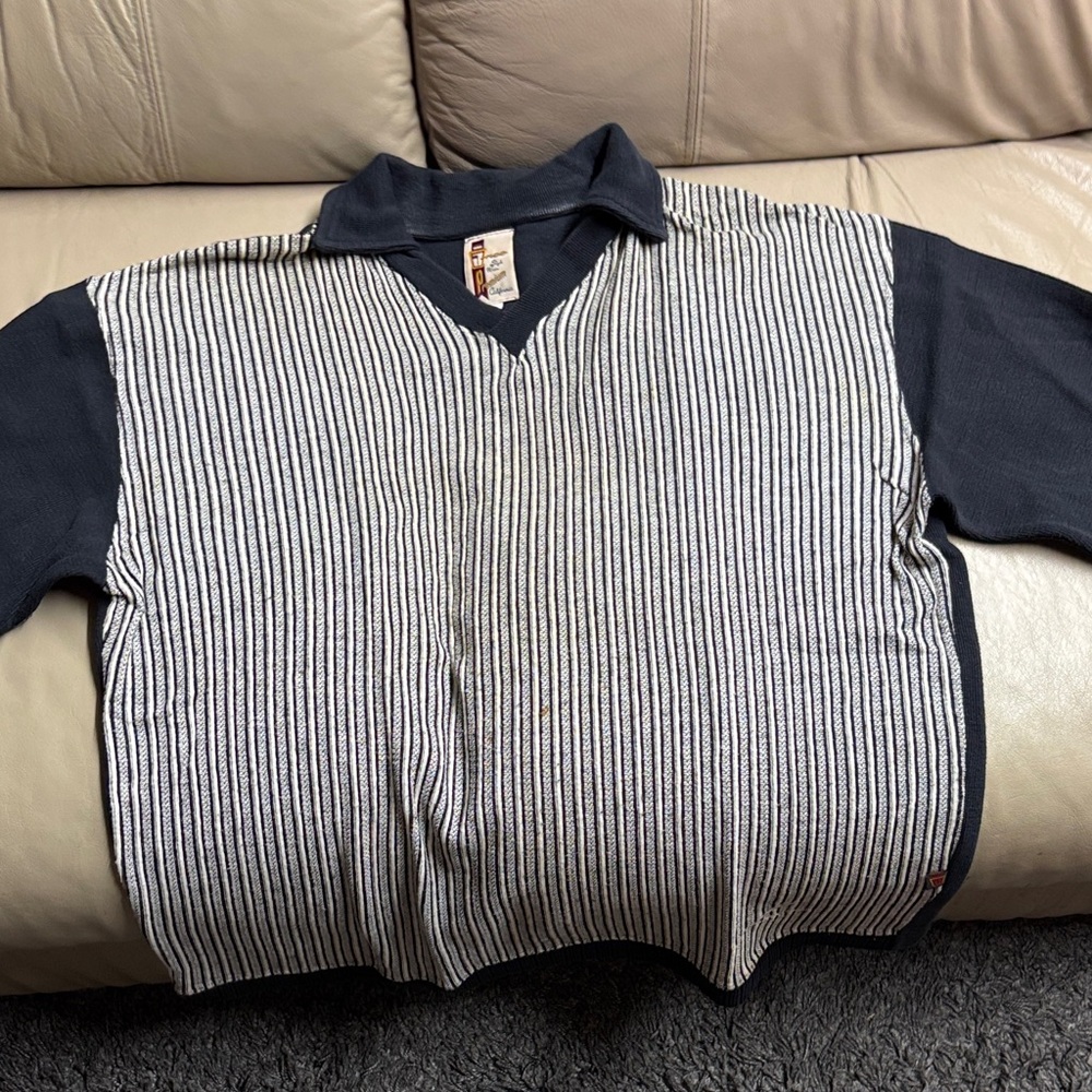 Rare Vintage 90’s JNCO long sleeve collared v-neck size 2